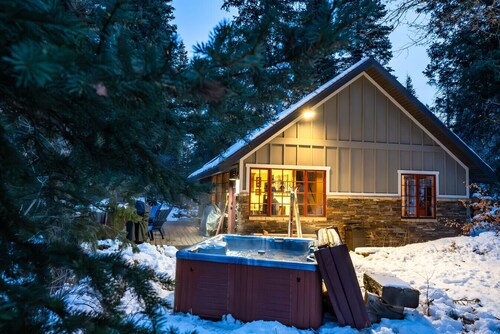 Hideaway Above The Stream • Sunny decks w/hot tub • Tall trees • Wood stove • Mountain Cabins Utah