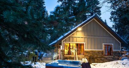Hideaway Above The Stream • Sunny decks w/hot tub • Tall trees • Wood stove • Mountain Cabins Utah