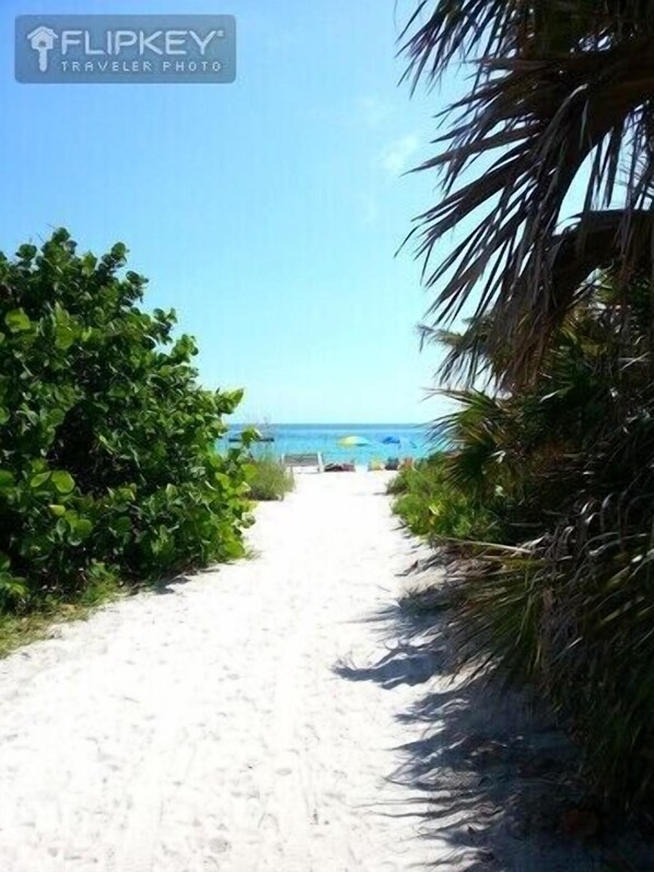 Beach nearby, sun loungers, beach towels