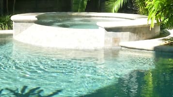 屋外プール、温水プール