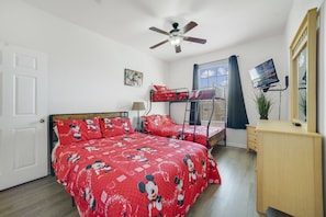 2 chambres, fer et planche à repasser, lit parapluie, Wi-Fi gratuit