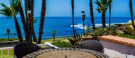 屋外ダイニングエリア