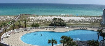 PENTHOUSE 17th floor w. free Beach Service (chairs/umbrella) included!