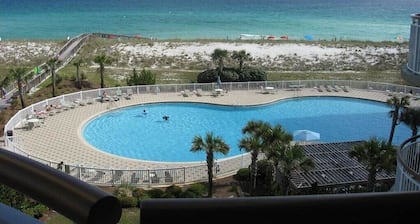 PENTHOUSE 17th floor w. free Beach Service (chairs/umbrella) included!