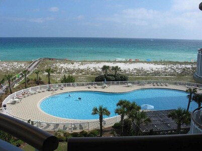 PENTHOUSE 17th floor w. free Beach Service (chairs/umbrella) included!