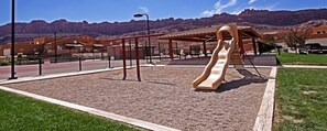 Children’s area - 6A4 Relaxing Townhome, Two Car Garage, Community Pool & Hot Tub (Moab)