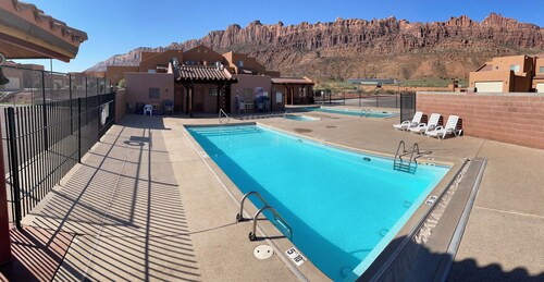 1500 m², 3 makuuhuonetta, 2. 5 Bath kaupunkiasunto vain 5 kilometrin päässä Downtown Moab