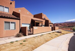 Exterior - 6A4 Relaxing Townhome, Two Car Garage, Community Pool & Hot Tub (Moab)