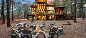 4 Bedroom 3.5 Bath-Pickleball/Basketball Court, Game Room, Hot Tub & Playground