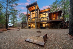 Exterior - 4 Bedroom 3.5 Bath-Pickleball/Basketball Court, Game Room, Hot Tub & Playground (Broken Bow)