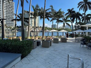 Property grounds - ADORNED WITH BEAUTY, FRAMED NY NATURE, APARTMENT, BLK FROM BCH, ON INTERCOASTAL. (Ft Lauderdale)
