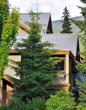 Exterior - Relax At Glaciers Reach In Whistler With Private Hot Tub & Free Parking (Whistler)