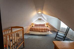 3 bedrooms, iron/ironing board, travel crib, free WiFi