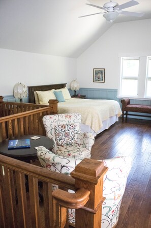 3 bedrooms, iron/ironing board, free WiFi, bed sheets - Meadow House near Crater Lake South entrance, upper Rogue River, 100 acre trails (Prospect)