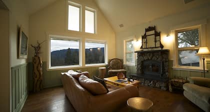 Meadow House near Crater Lake South entrance, upper Rogue River, 100 acre trails