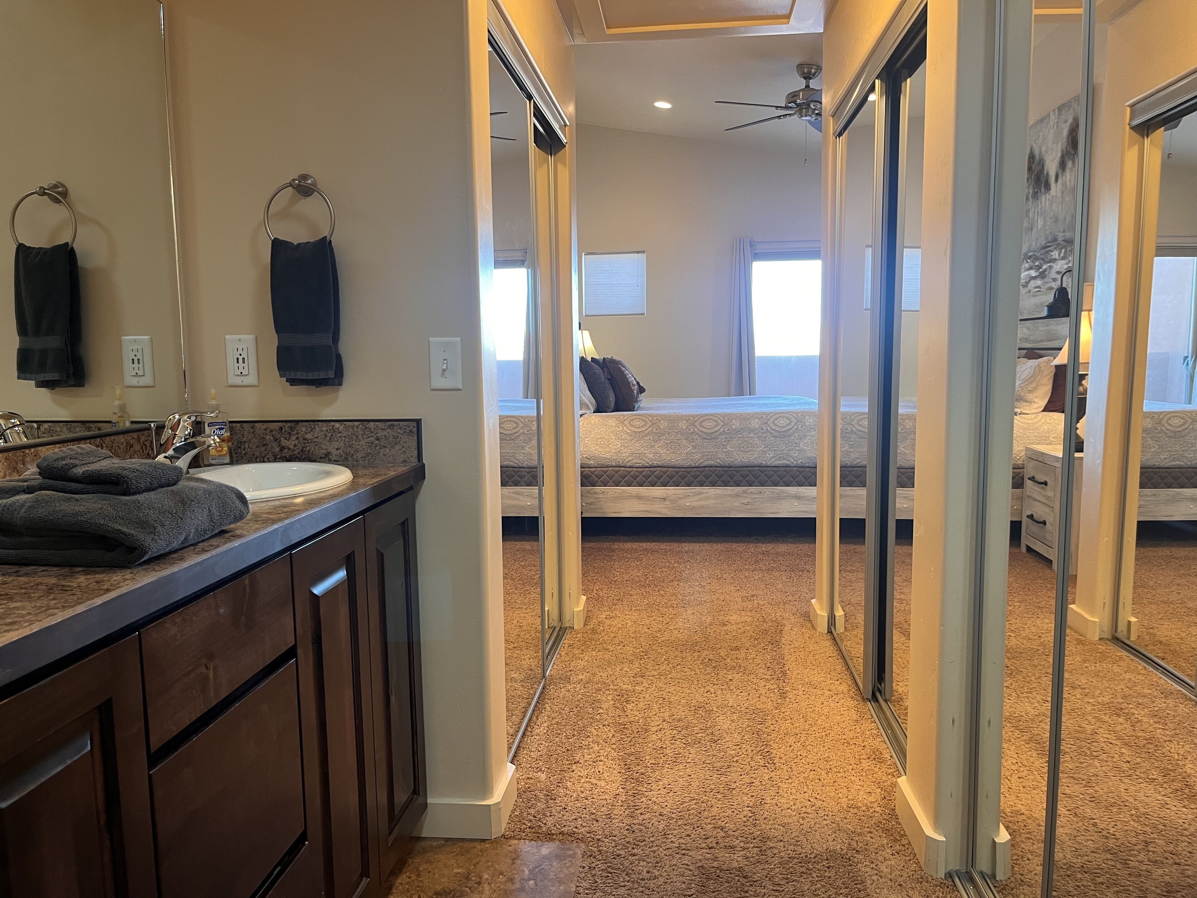 3 chambres, fer et planche à repasser, Wi-Fi gratuit, draps fournis