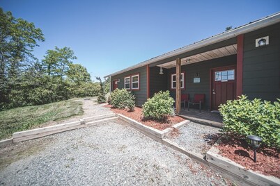 Pisgah Adventure Cabin. Biking and hiking dream!