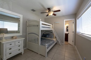 2 bedrooms, iron/ironing board, travel cot, free WiFi