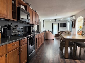 Fridge, microwave, oven, stovetop - Peaceful 5 acres near Custer State Park & 3 miles from Custer. Large lawn (Custer)