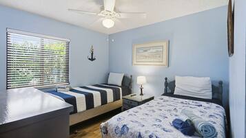 3 bedrooms, desk, iron/ironing board, travel crib