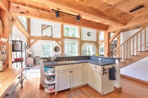 冰箱、微波炉、烤箱、炉灶