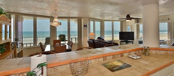 Oceanfront Condo-Non-Driving Beach-Pool-Free Wifi/Parking-Bikes-Beach Equipment.