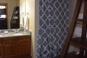 Combined shower/bathtub, hair dryer, towels, soap