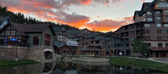 Zephyr Mtn Lodge Slopeside - True ski-in / ski-out at WP base - many UPGRADES