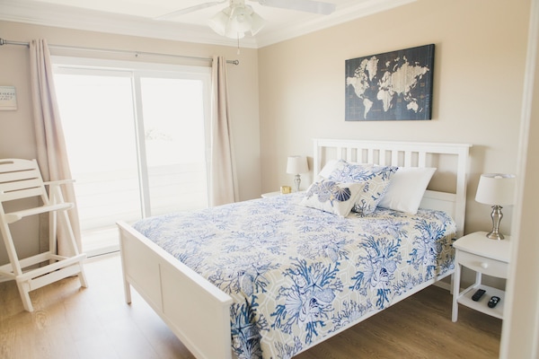 Queen bed in master with private veranda and ocean views