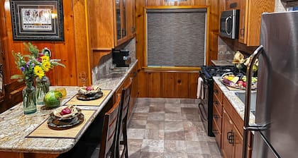 HISTORISCHE HERSHEY CABIN, IMMACULATE, ROMANTISCH, NUR FÜR 2, BEACH CLUB, TRAIL PASS