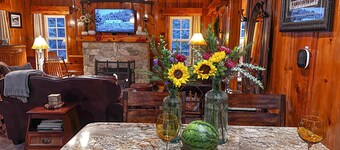 Historic Hershey Cabin, Most 5 Star Reviews, Romantic, Just for 2, Immaculate