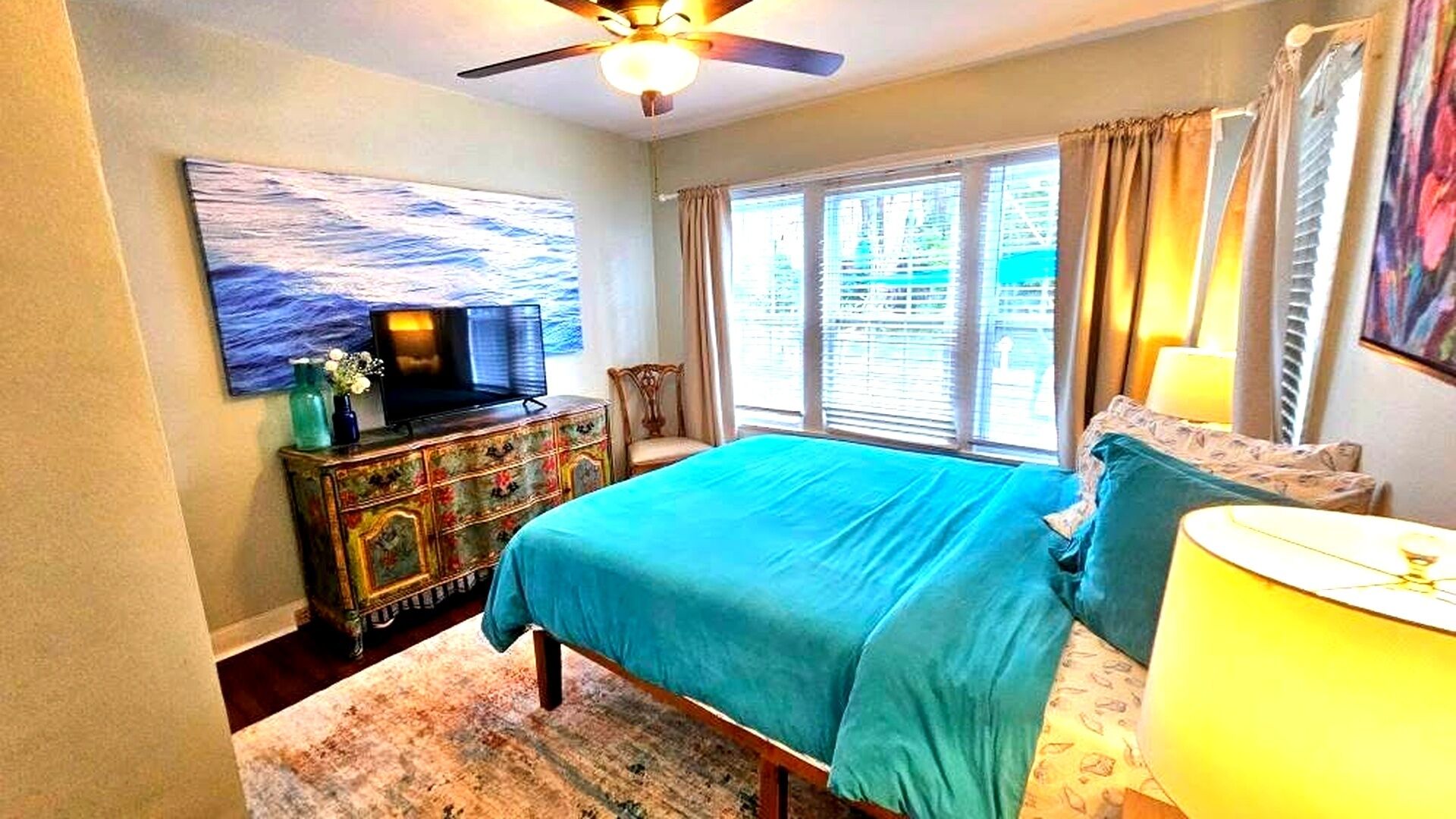 2 soverom, skrivebord, strykejern/-brett og wi-fi (inkludert)