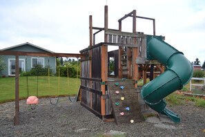 Children’s area - The Garden Room Retreat: Affordable Studio Getaway (Sequim)