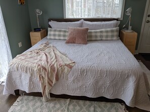 Desk, iron/ironing board, free WiFi, bed sheets