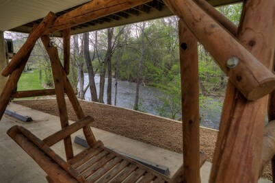 Amy's Waterfront Blessing w/ Hot Tub, Arcade , & Fishing 2 King Master Suites