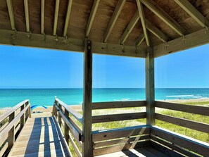 Property grounds - Ocean View Condo_Private Beach Access_Pool_WiFi_Kitchen_BBQ (Atlantic Beach)