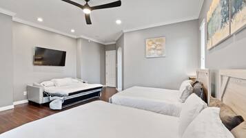 4 bedrooms, Egyptian cotton sheets, memory-foam beds, desk