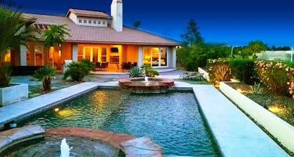 Domaine moderne de luxe sous licence, vue incroyable sur la bande! Mins to Strip, Convention