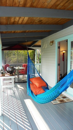 Outdoor dining. Secluded ~ Centrally Located ~ Huge Lanai ~ Onsite Owner