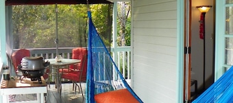 人里離れた*中心部に位置*巨大なラナイ*現地のオーナー