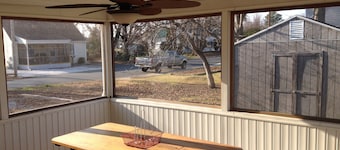Duck's Delight - Pet friendly rentals within walking distance to Maddox Blvd!