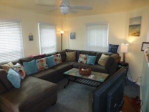 Smart TV, fireplace, DVD player, books - Duck's Delight - Pet friendly rentals within walking distance to Maddox Blvd! (Chincoteague Island)