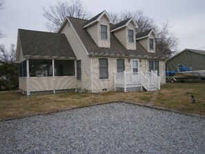 Exterior - Duck's Delight - Pet friendly rentals within walking distance to Maddox Blvd! (Chincoteague Island)