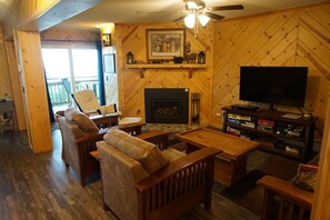 Smart TV, fireplace, DVD player, stereo