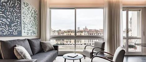 Smart-TV, Bücher, Musikbibliothek, Stereoanlage