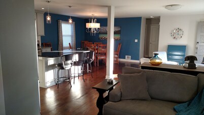 Open Floor Plan 2 Bdrm-Private Home in Mission, KS-video tour-3rd picture