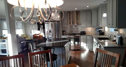 Hermosa y abierta casa privada de 2 hab en Mission, KS-Close to Everything