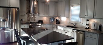 Open Floor Plan 2 Bdrm-Private Home in Mission, KS-video tour-3rd picture