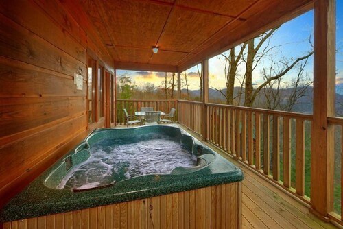 99 ngt ~APRIL! Perfect for 2! ALWAYS & FOREVER~Honeymoon,Arcade,Dollywood, View