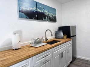 冰箱、微波炉、烤箱、炉灶